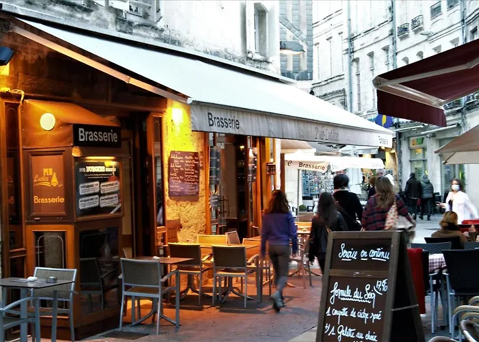 - Le Petit Rochelais - Centre Vieux Port * La Rochelle (Charente-Maritime)